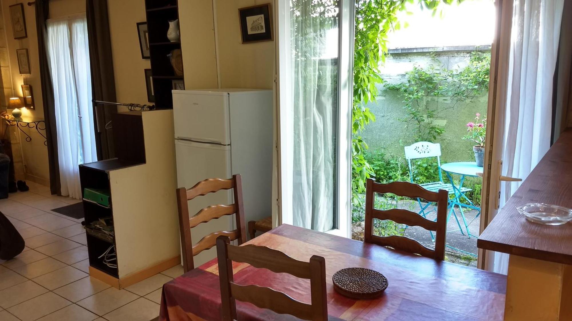 Logement Tranquille Et Frais Proche Gare Au Rdc Saumur Exterior foto