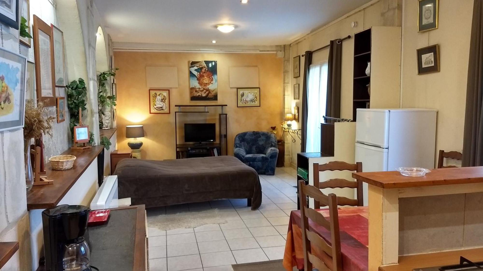 Logement Tranquille Et Frais Proche Gare Au Rdc Saumur Exterior foto
