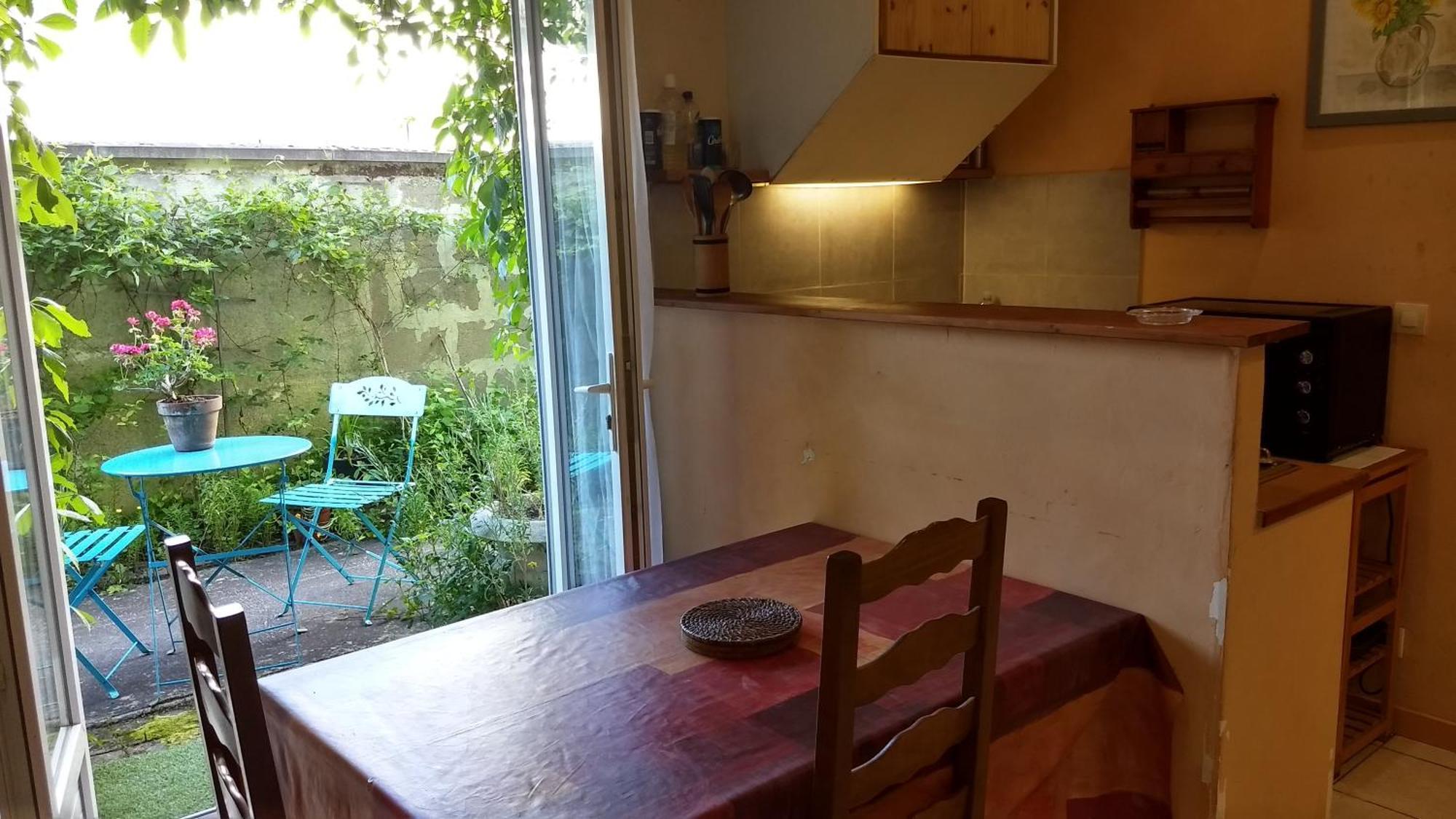 Logement Tranquille Et Frais Proche Gare Au Rdc Saumur Exterior foto