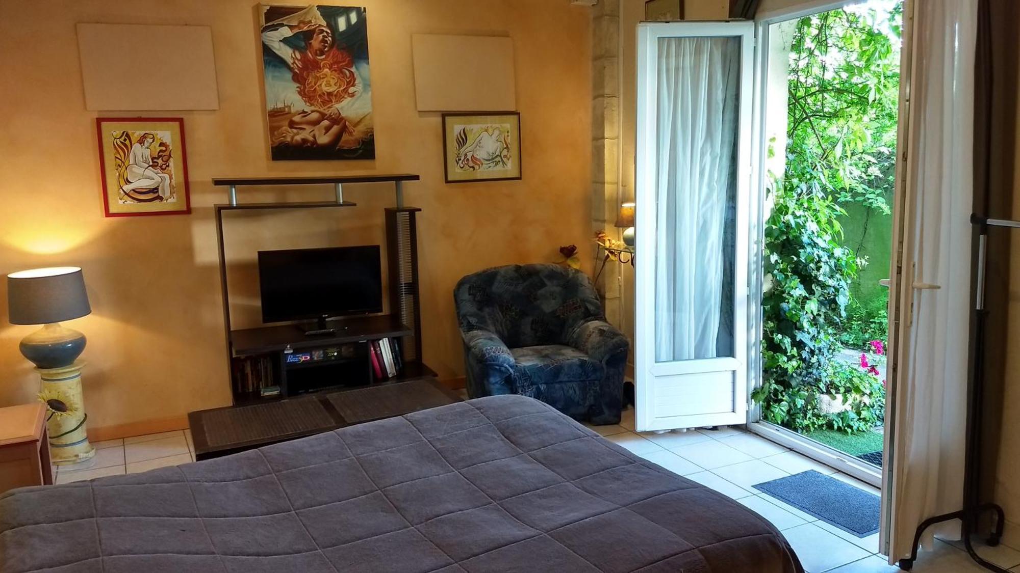Logement Tranquille Et Frais Proche Gare Au Rdc Saumur Exterior foto